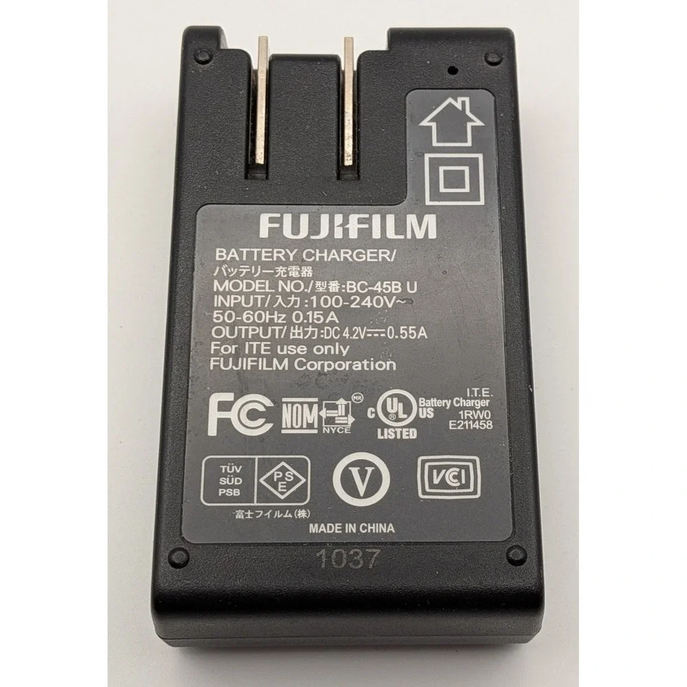 Fujifilm BC-45B Battery Charger Unisex OS Black Good Digital Camera Accessory